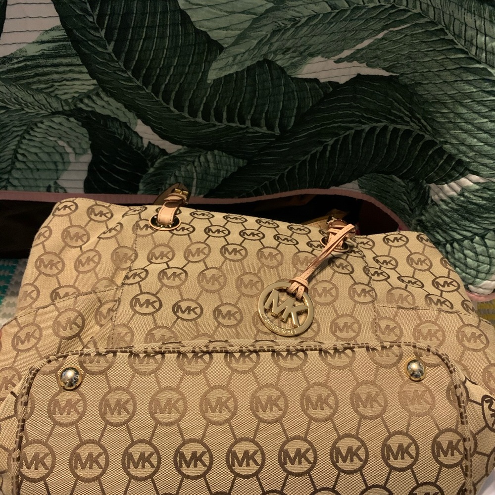 Michael Kors purse - Picture 6 of 6